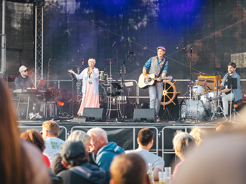 »Wind vun achtern« im Kurgartensaal