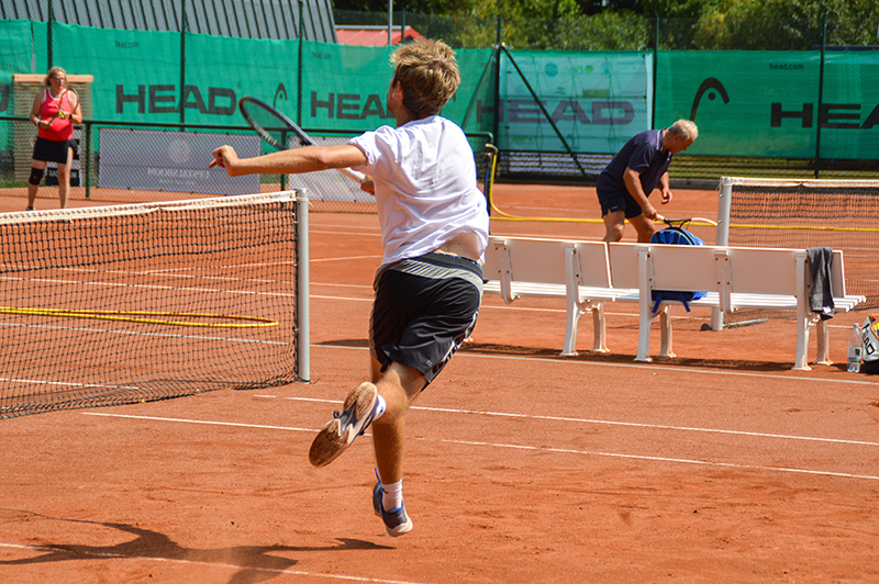 Tennismatches auf Weingut Waalem