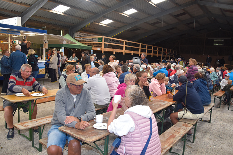 Tolles Straßenfest in der Strandkorbhalle