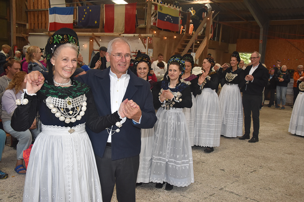 Ein großartiges Fest mit Trachten und Tänzen